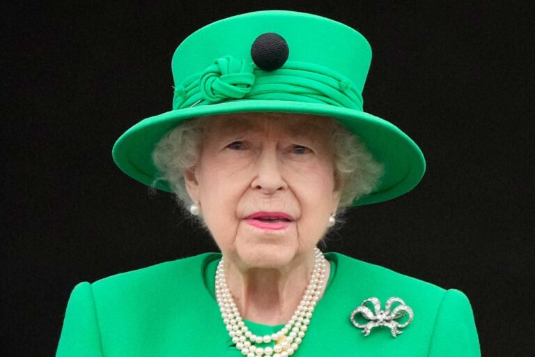 Two letters left by Queen Elizabeth on her deathbed
